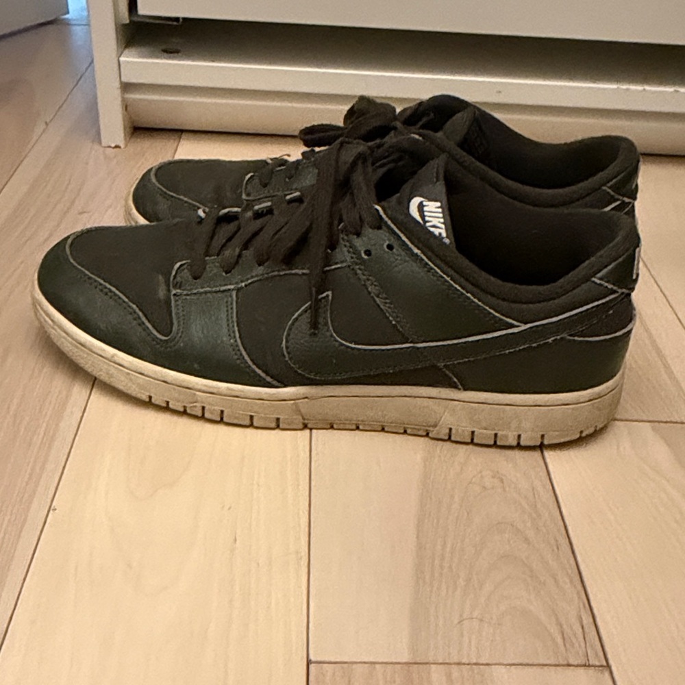 Nike Green Men's Low-Top Lace-Up Sneakers